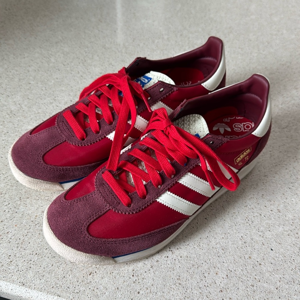 Red suede and nylon adidas sl 72
